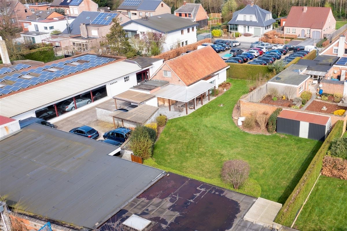 Magazijn (649m²) met woonst te koop in Wommelgem