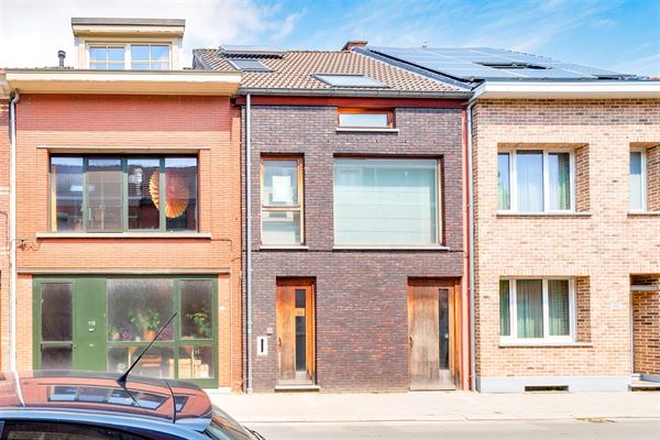 Recent huis met 3 slpk, atelier en tuin