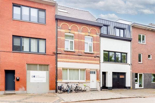 Huis met 5 slaapkamers en tuin te centrum Wilrijk