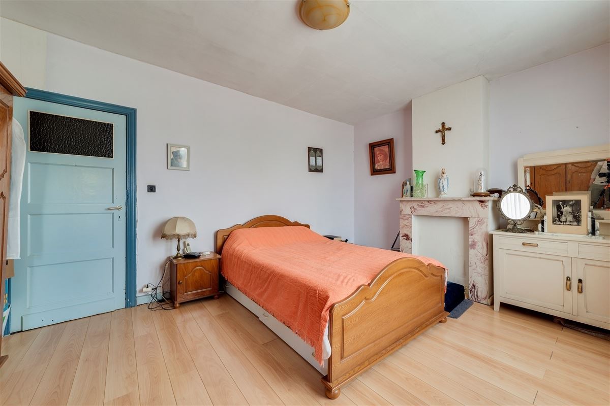 Te renoveren huis met drie slaapkamers en grote tuin