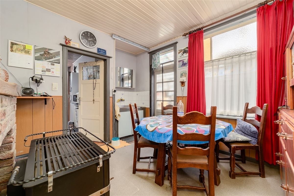 Te renoveren huis met drie slaapkamers en grote tuin