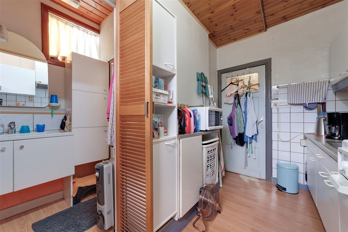 Te renoveren huis met drie slaapkamers en grote tuin