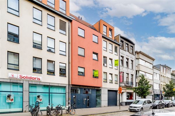 Appartement met 2 slaapkamers 2 badkamers en terras te Antwerpen
