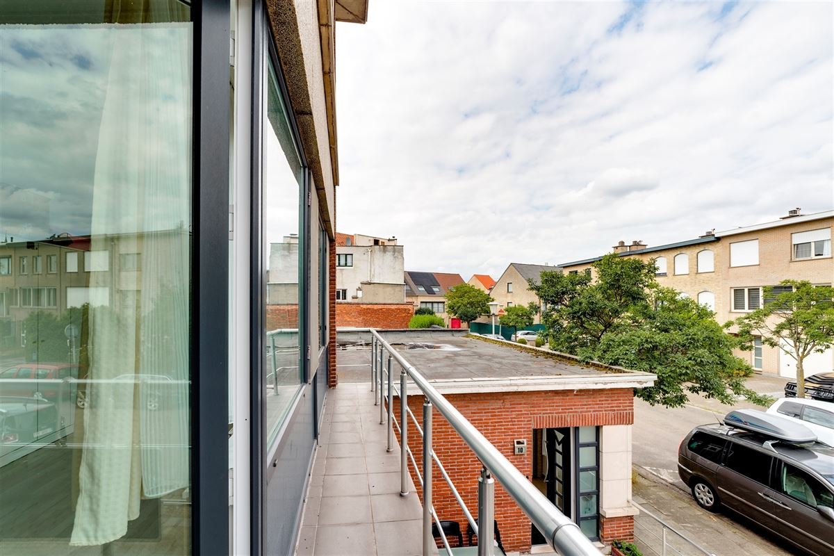 Huis te Hoboken met 4 slpk en 2 garages