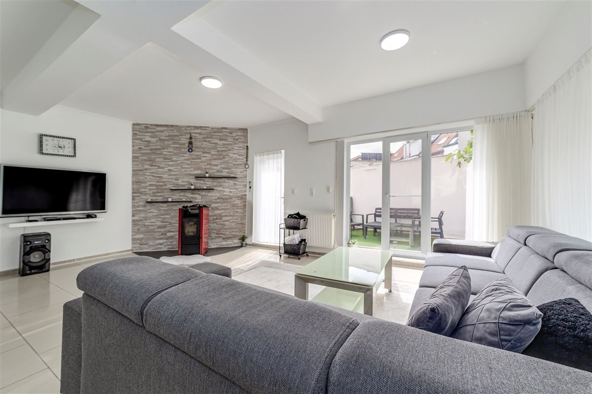 Huis te Hoboken met 4 slpk en 2 garages