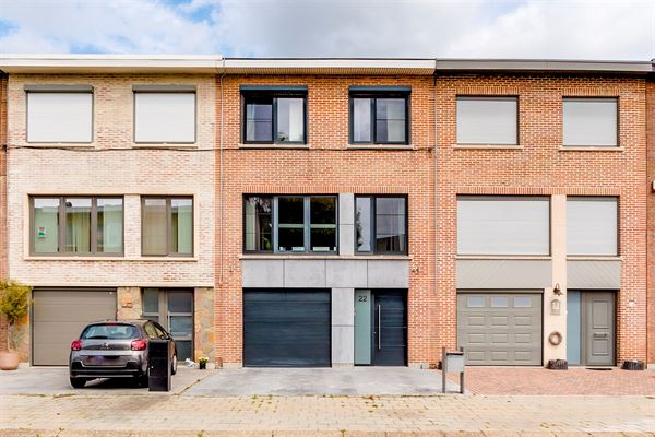 Prachtig huis met 3 slpk en een bureau te Ekeren