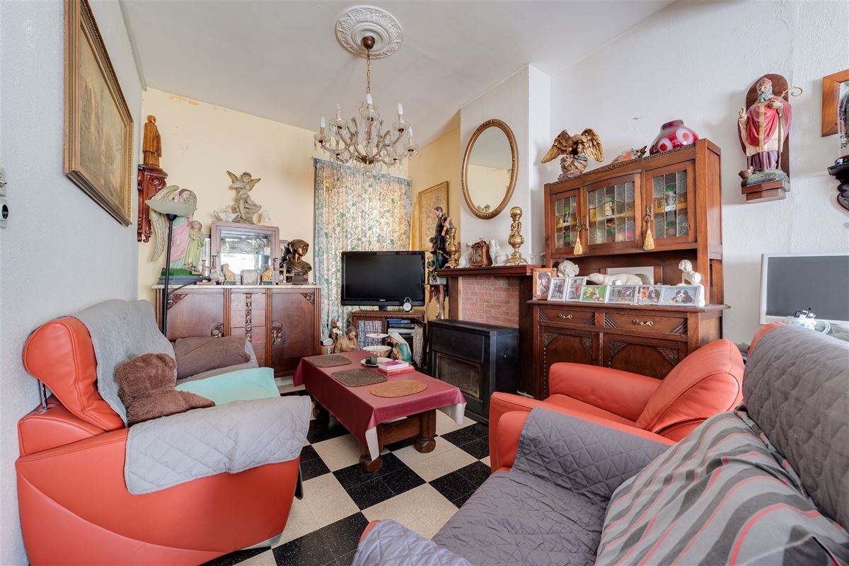 Te renoveren huis met drie slaapkamers en grote tuin