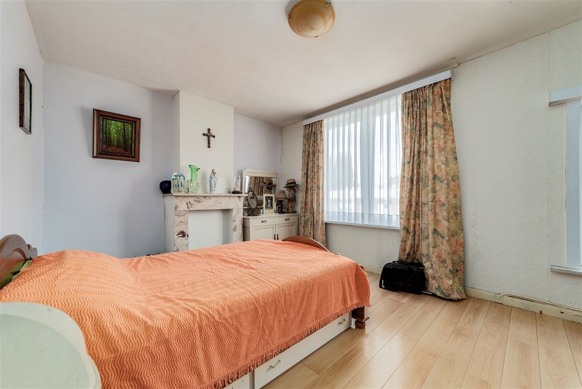 Te renoveren huis met drie slaapkamers en grote tuin