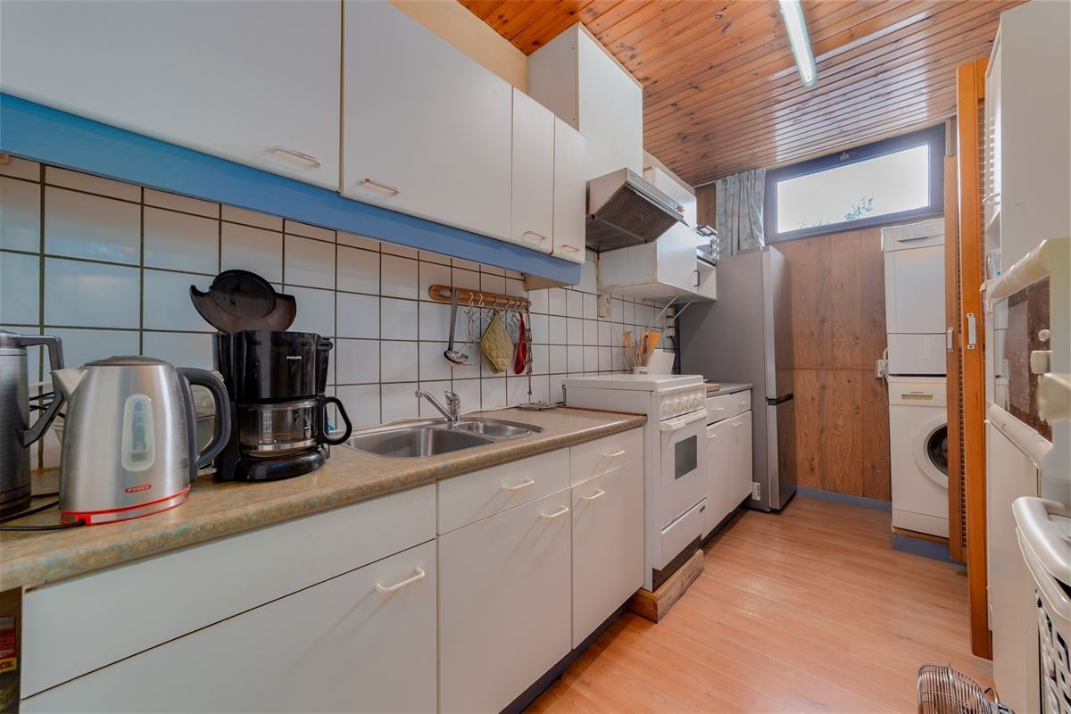 Te renoveren huis met drie slaapkamers en grote tuin