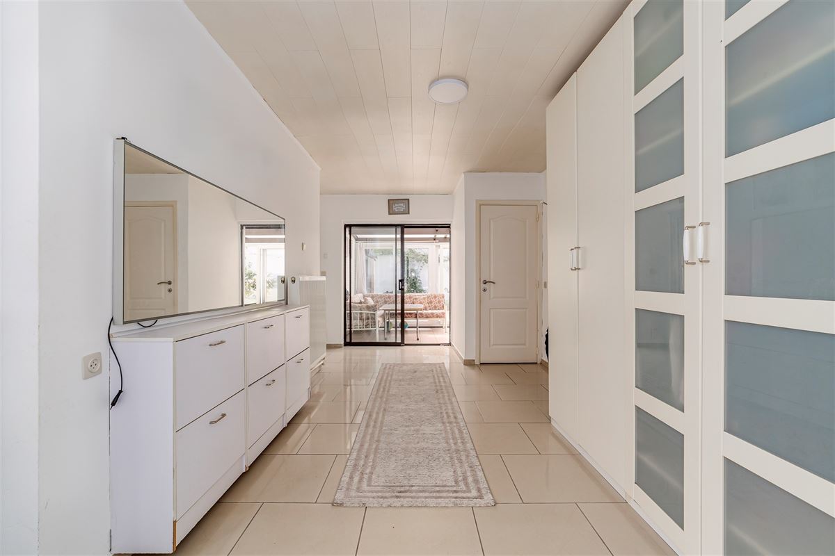 Huis te Hoboken met 4 slpk en 2 garages