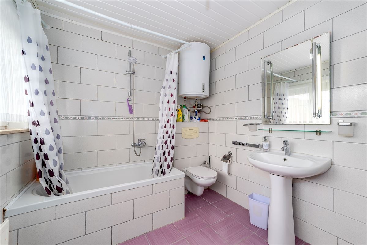 Huis te Hoboken met 4 slpk en 2 garages