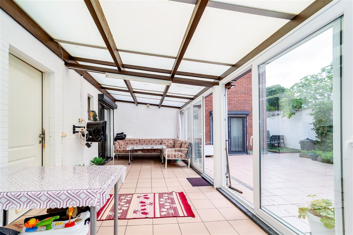 Huis te Hoboken met 4 slpk en 2 garages