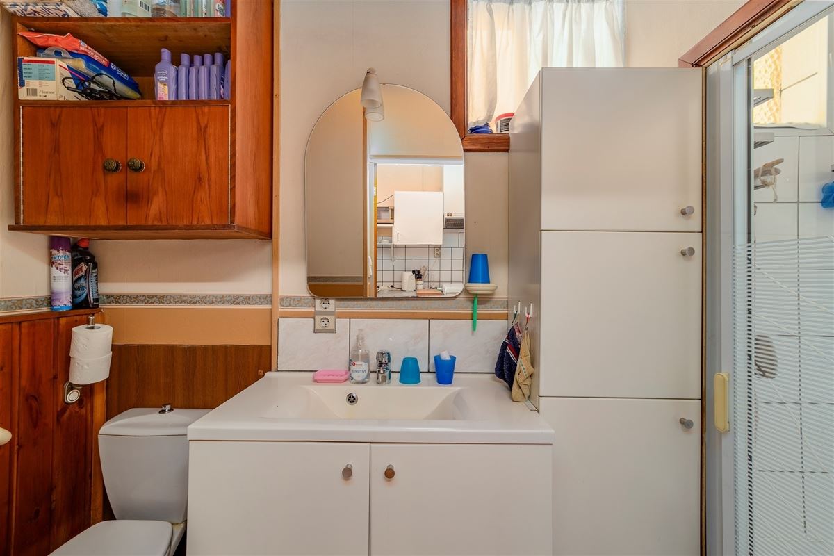 Te renoveren huis met drie slaapkamers en grote tuin