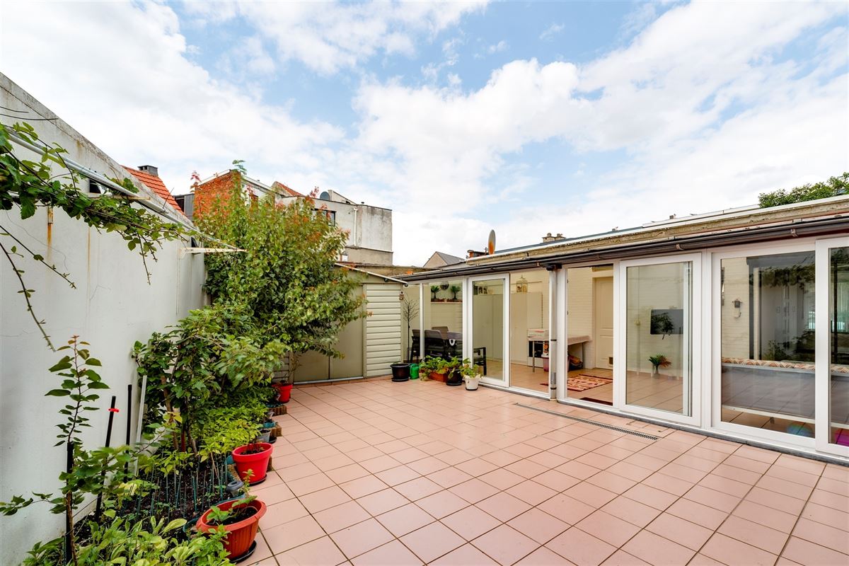 Huis te Hoboken met 4 slpk en 2 garages