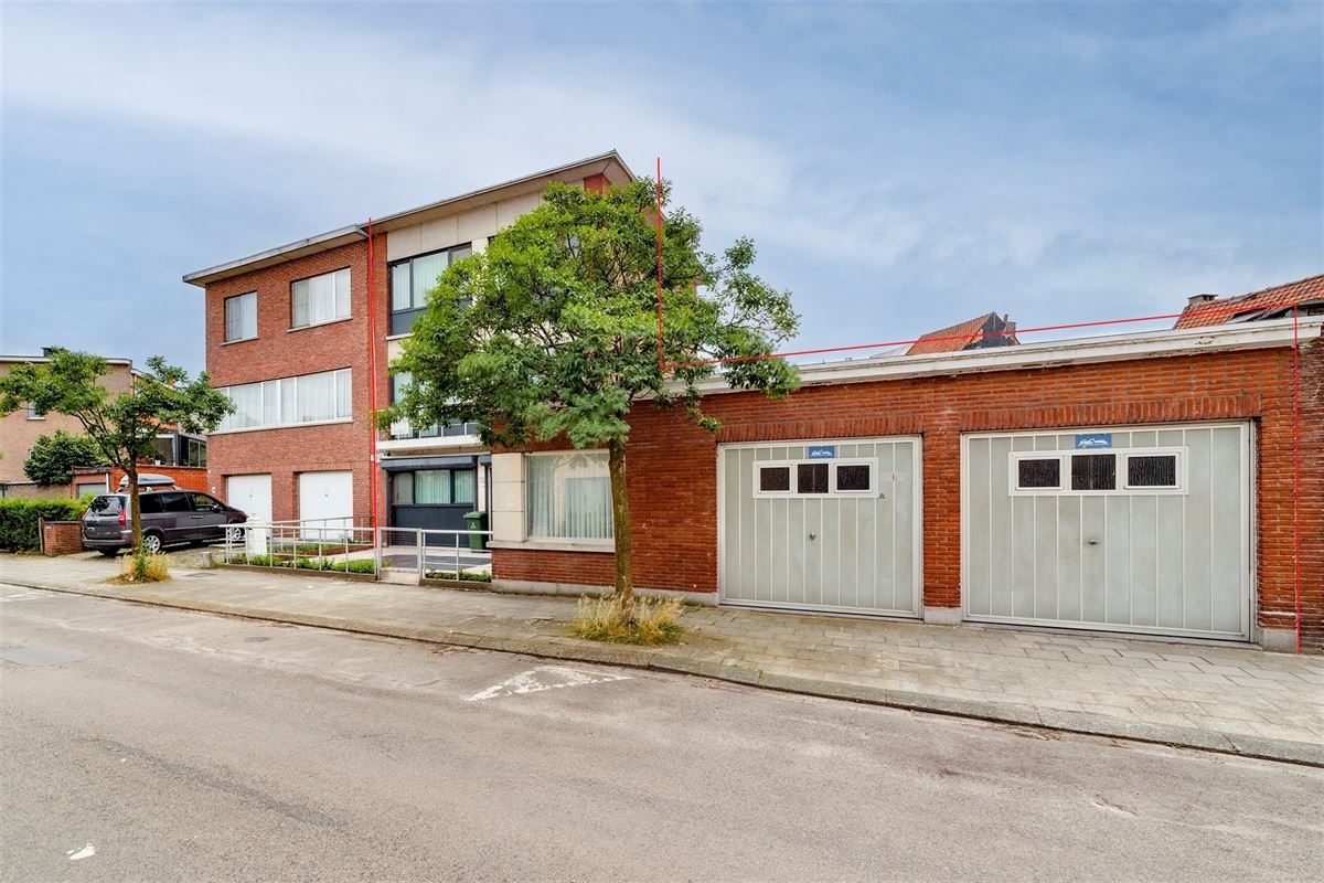 Huis te Hoboken met 4 slpk en 2 garages