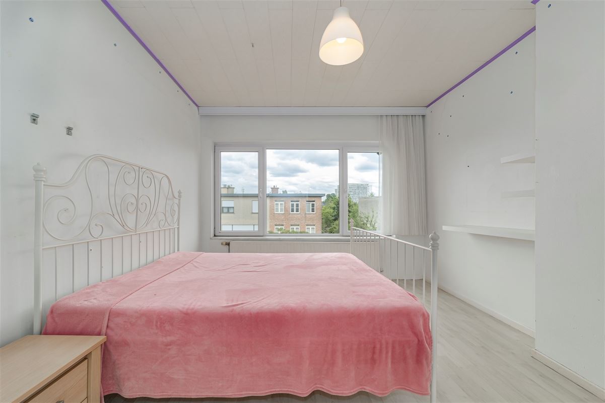 Huis te Hoboken met 4 slpk en 2 garages