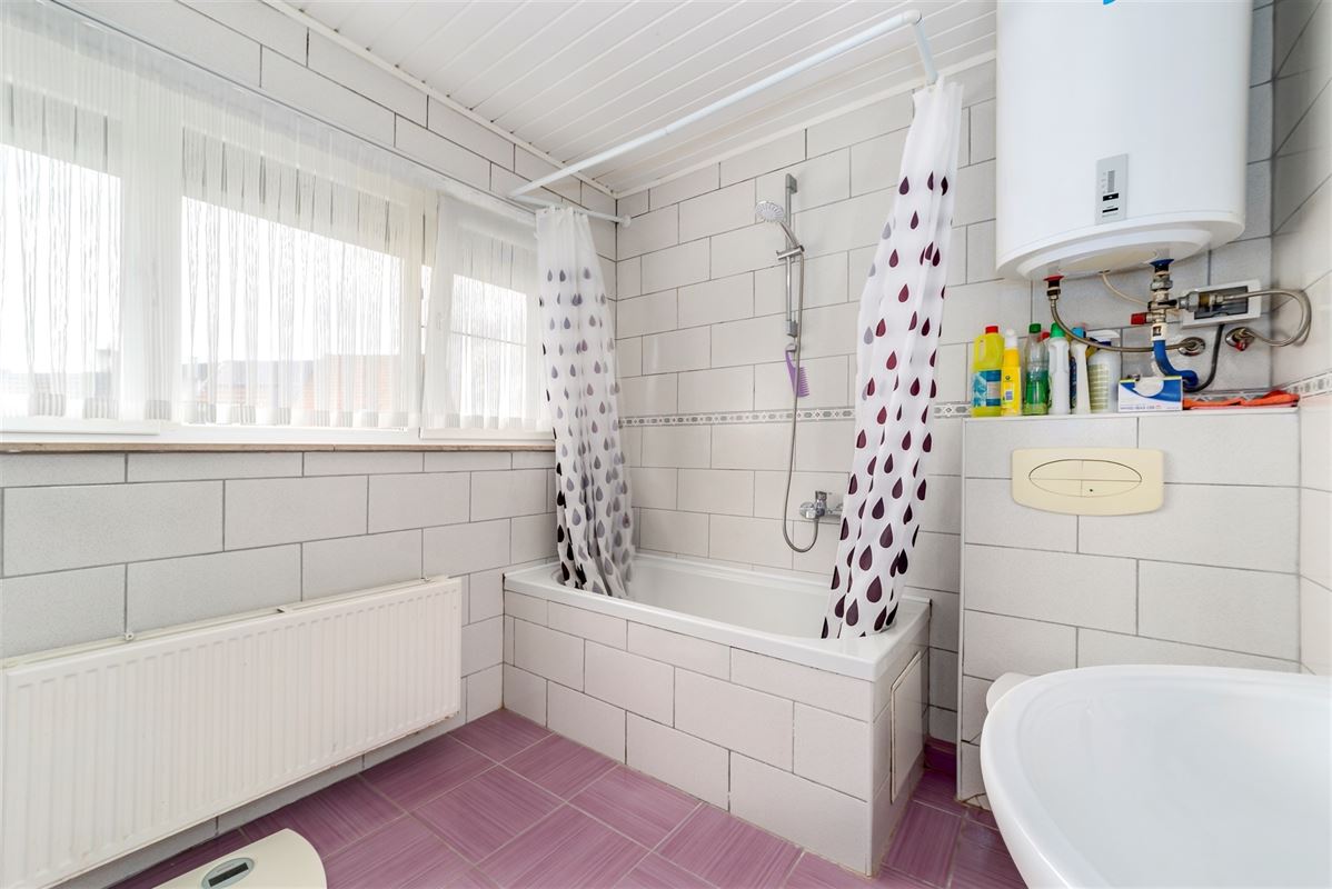 Huis te Hoboken met 4 slpk en 2 garages