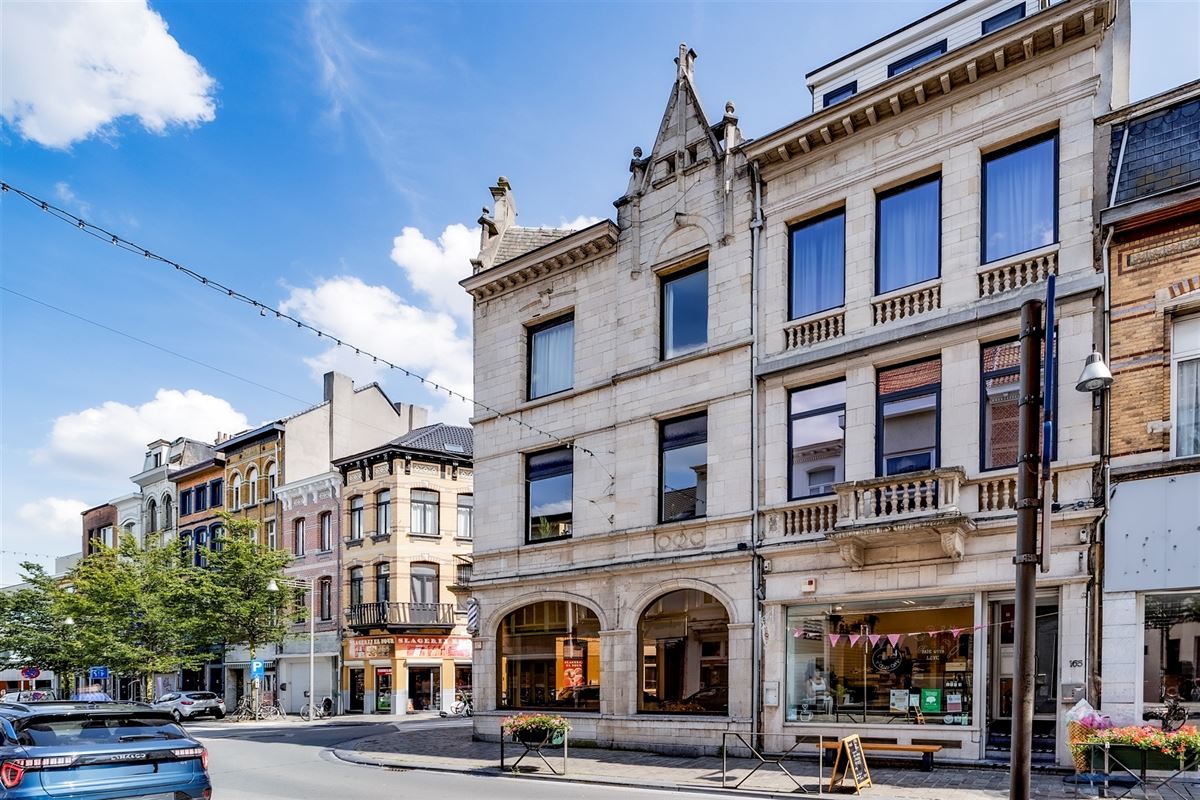 Ruim handelspand op een commerciële locatie in Antwerpen Berchem