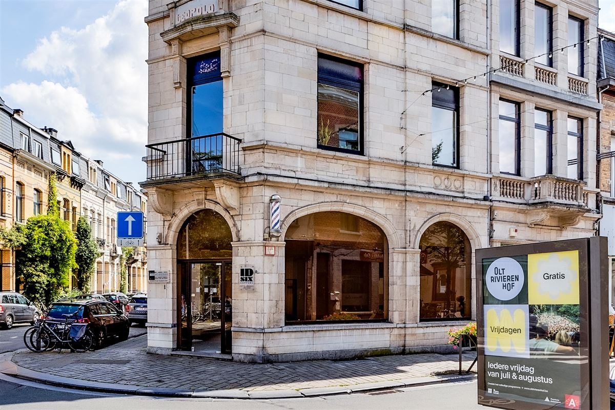 Ruim handelspand op een commerciële locatie in Antwerpen Berchem