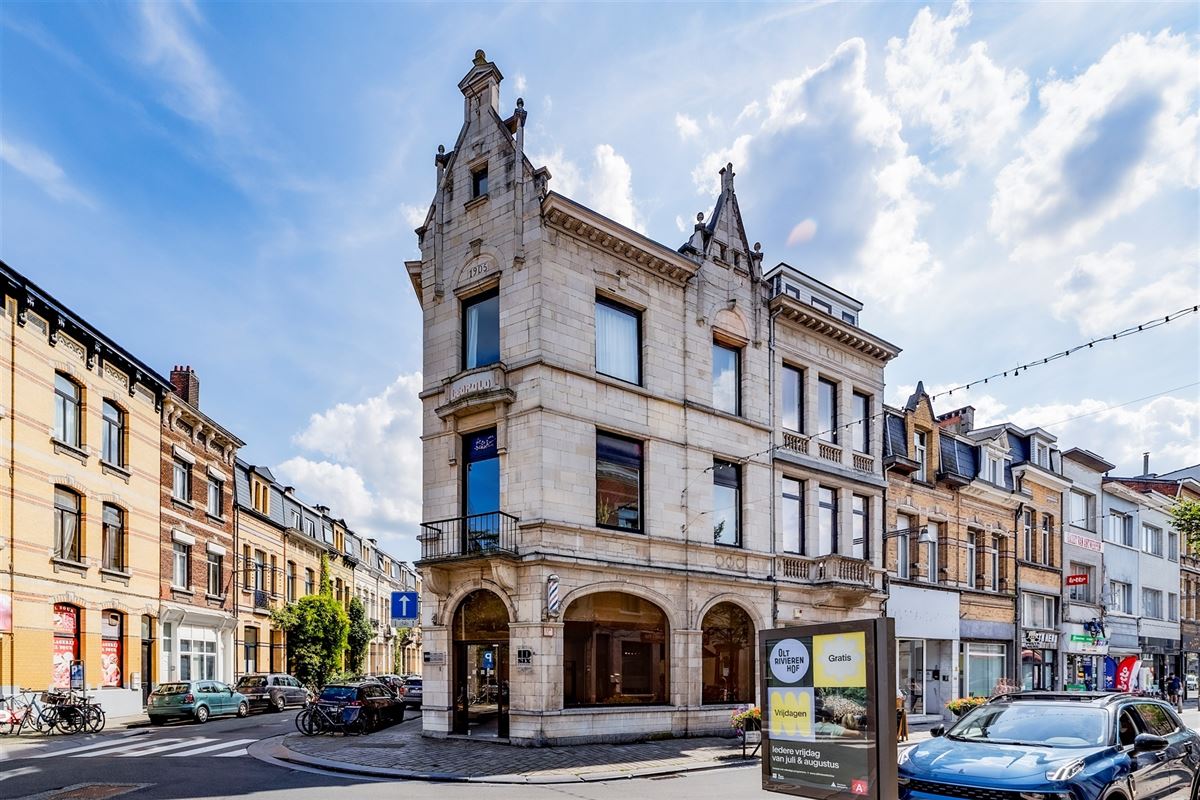 Ruim handelspand op een commerciële locatie in Antwerpen Berchem