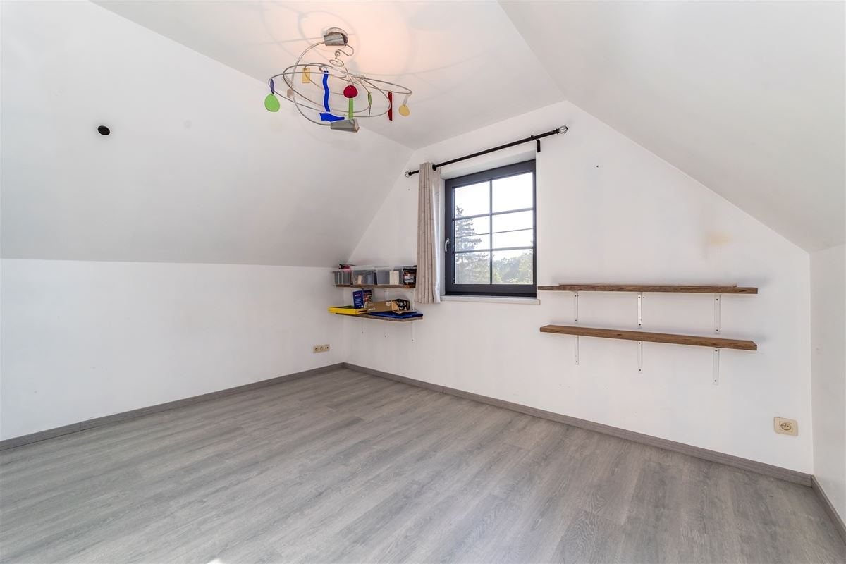 Recente OB met 4 slk op 2200 m² met 2 paardenstallen