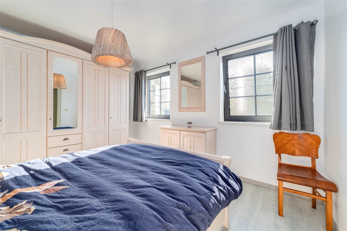 Recente OB met 4 slk op 2200 m² met 2 paardenstallen