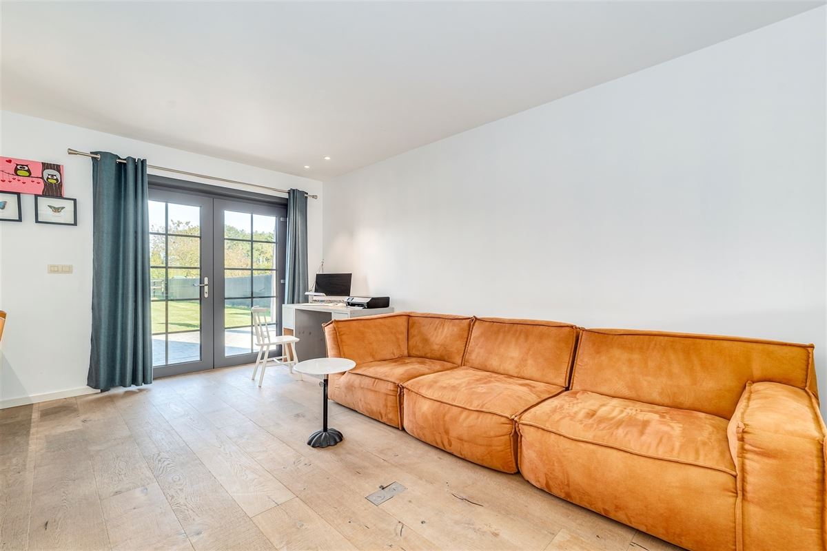 Recente OB met 4 slk op 2200 m² met 2 paardenstallen