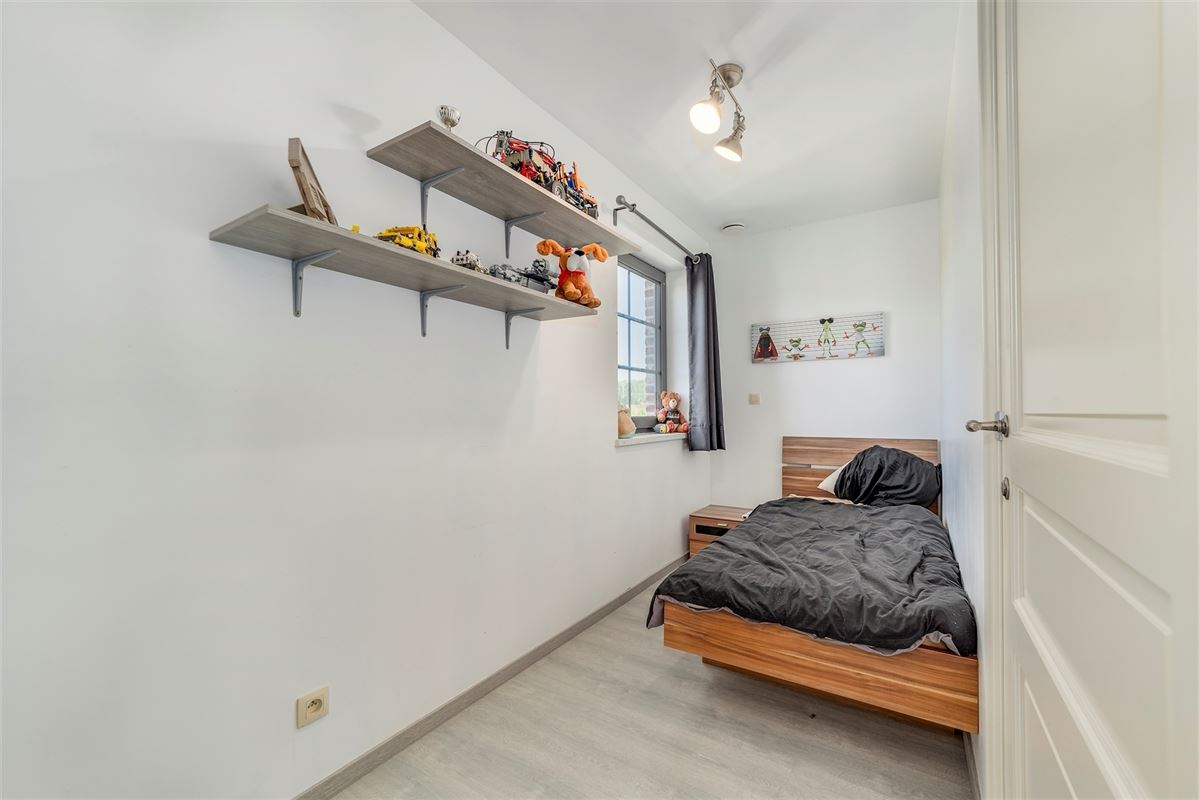 Recente OB met 4 slk op 2200 m² met 2 paardenstallen