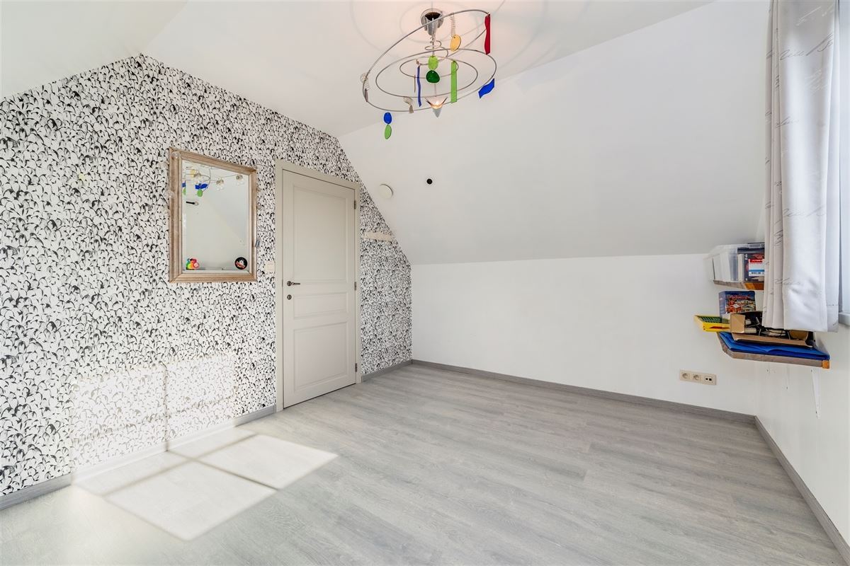 Recente OB met 4 slk op 2200 m² met 2 paardenstallen