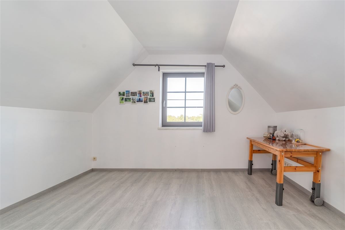 Recente OB met 4 slk op 2200 m² met 2 paardenstallen