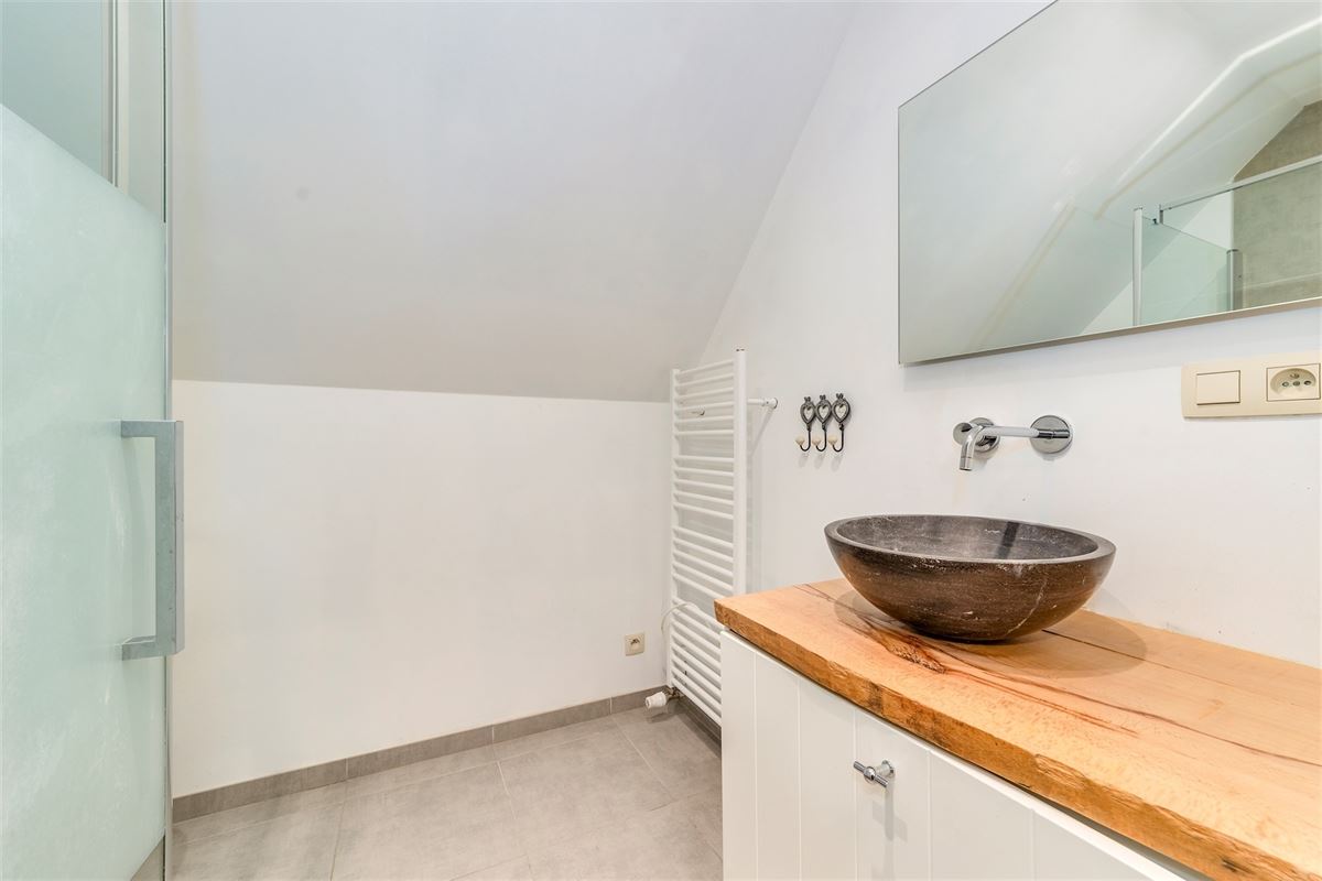 Recente OB met 4 slk op 2200 m² met 2 paardenstallen