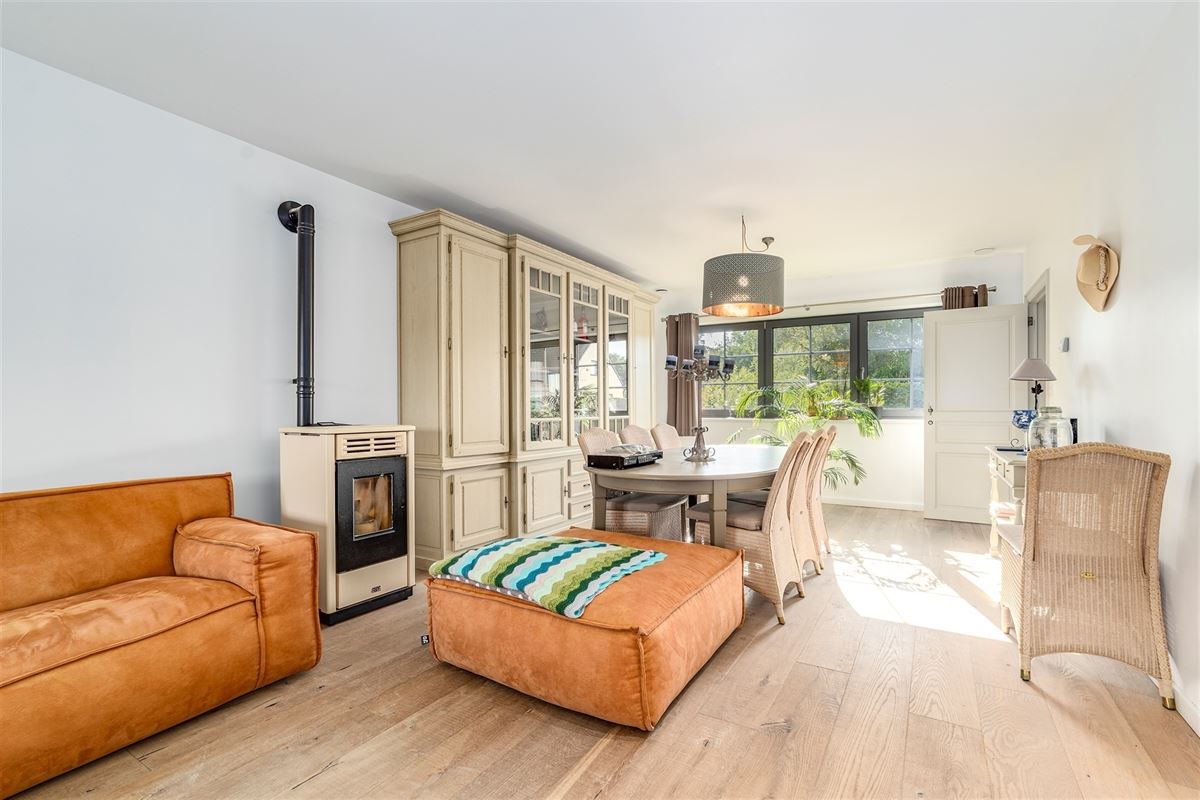 Recente OB met 4 slk op 2200 m² met 2 paardenstallen