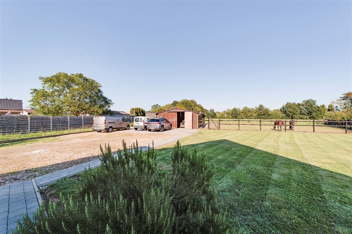 Recente OB met 4 slk op 2200 m² met 2 paardenstallen