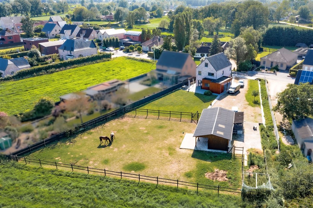 Recente OB met 4 slk op 2200 m² met 2 paardenstallen