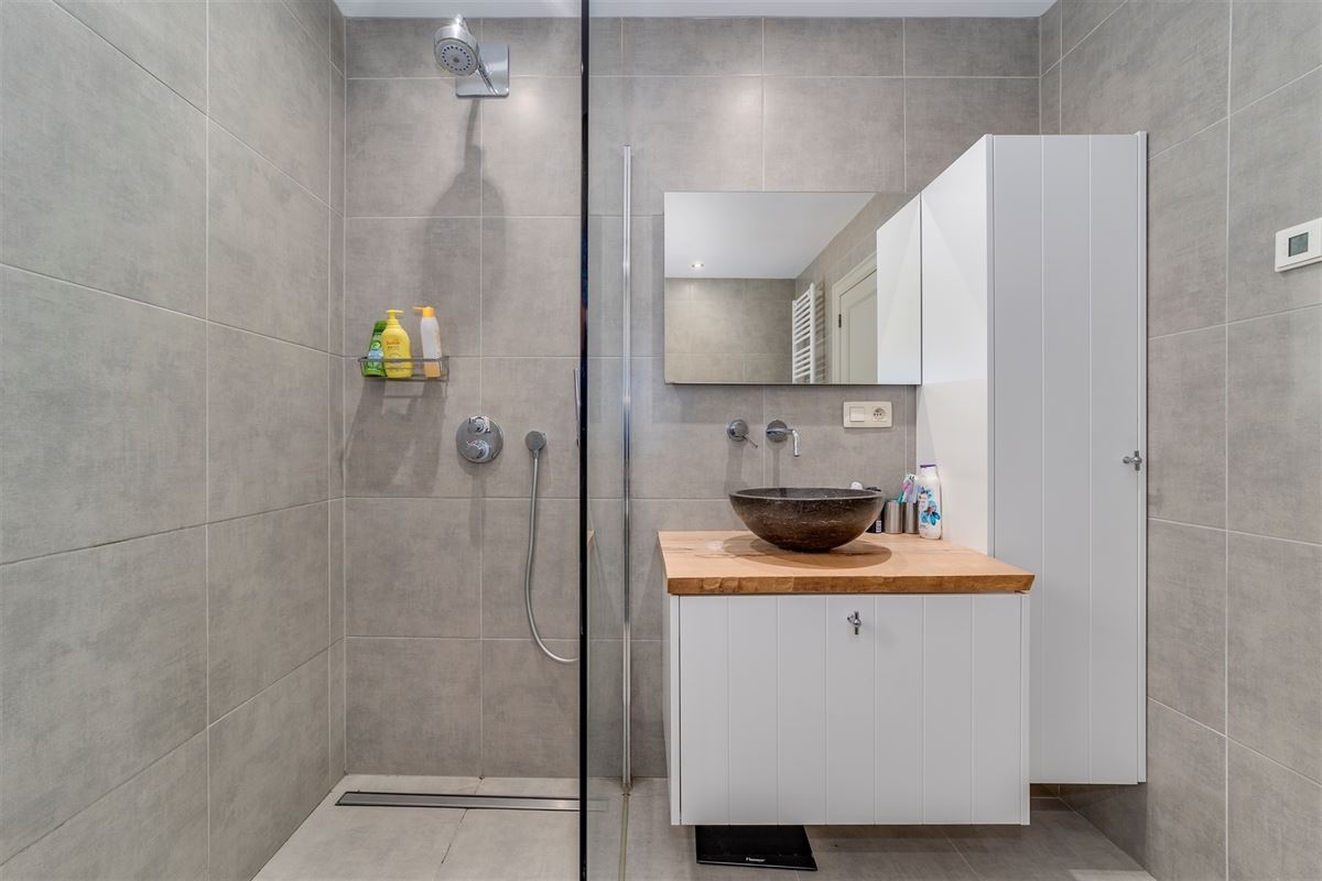 Recente OB met 4 slk op 2200 m² met 2 paardenstallen