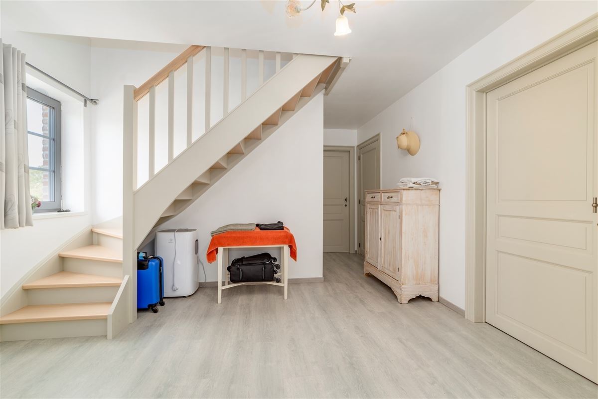 Recente OB met 4 slk op 2200 m² met 2 paardenstallen