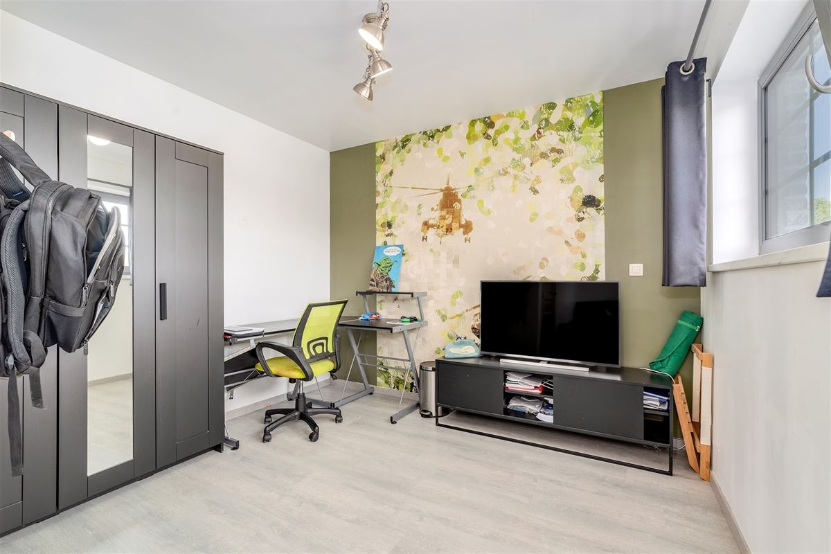 Recente OB met 4 slk op 2200 m² met 2 paardenstallen