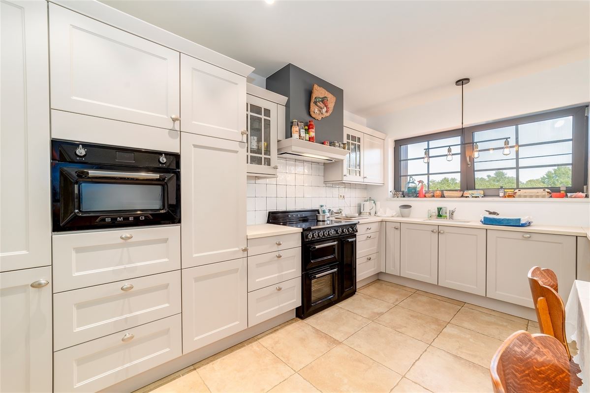 Recente OB met 4 slk op 2200 m² met 2 paardenstallen