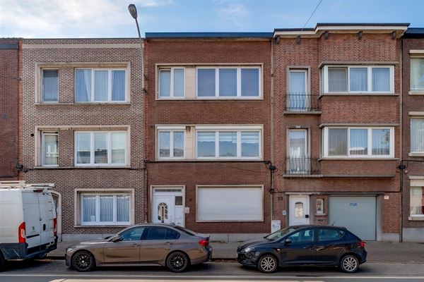 Gerenoveerd 2 slaapkamer appartement met terrasje te Merksem