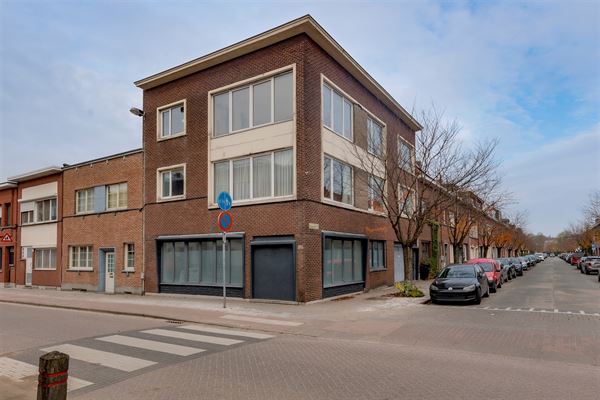 Opbrengsteigendom op top locatie op wandelafstand van centrum Wilrijk