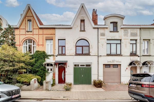 Huis 2/3 slpk, garage en grote tuin