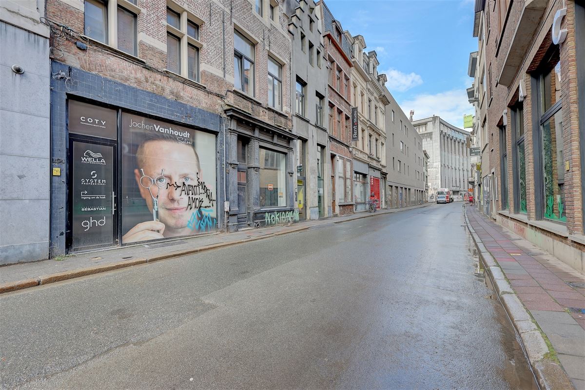 Handelspand op uitstekende ligging in de Jezusstraat te huur