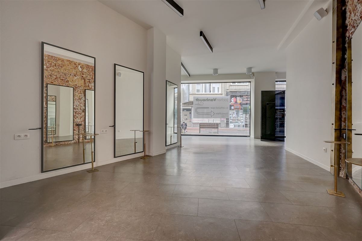 Handelspand op uitstekende ligging in de Jezusstraat te huur