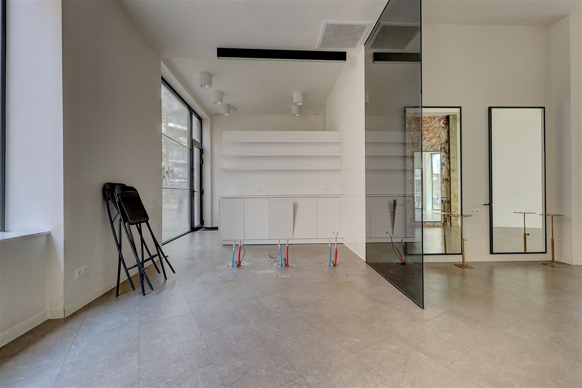 Handelspand op uitstekende ligging in de Jezusstraat te huur