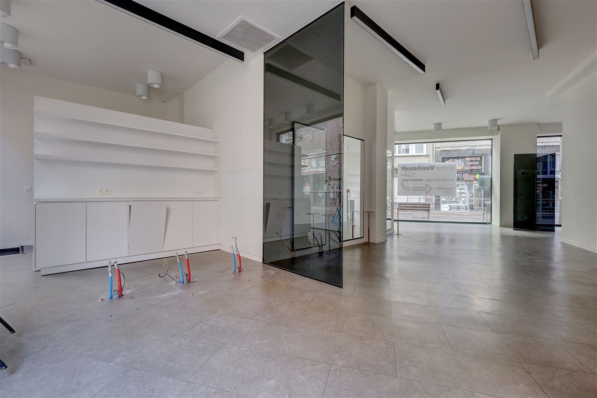 Handelspand op uitstekende ligging in de Jezusstraat te huur