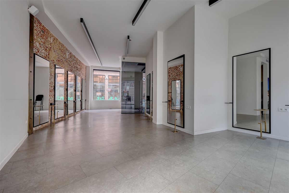 Handelspand op uitstekende ligging in de Jezusstraat te huur