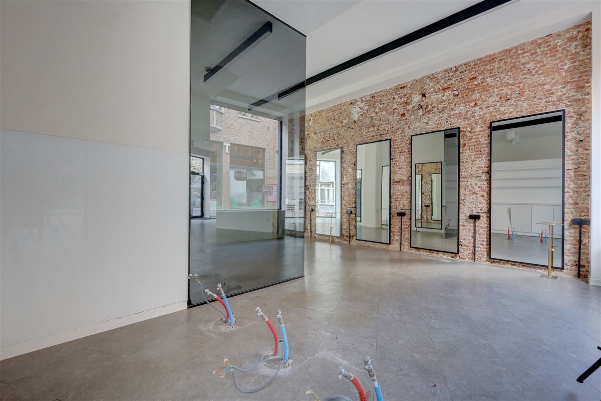 Handelspand op uitstekende ligging in de Jezusstraat te huur