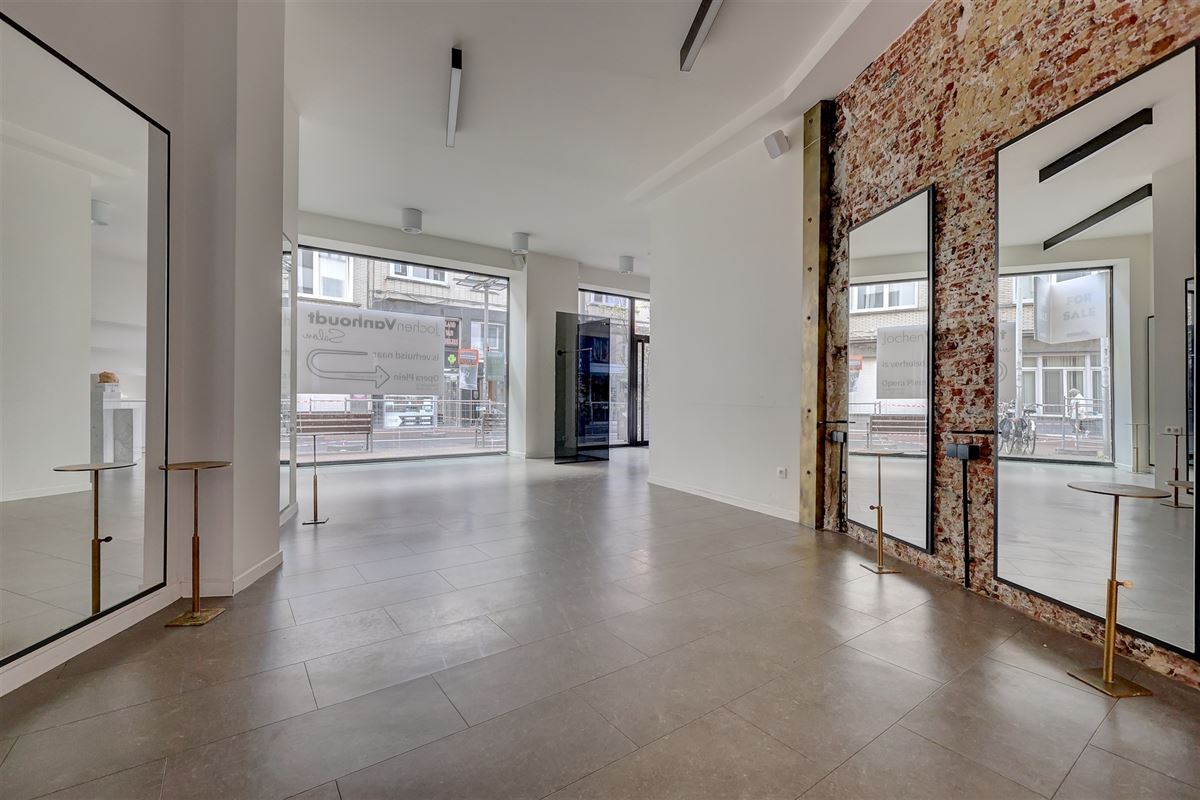 Handelspand op uitstekende ligging in de Jezusstraat te huur