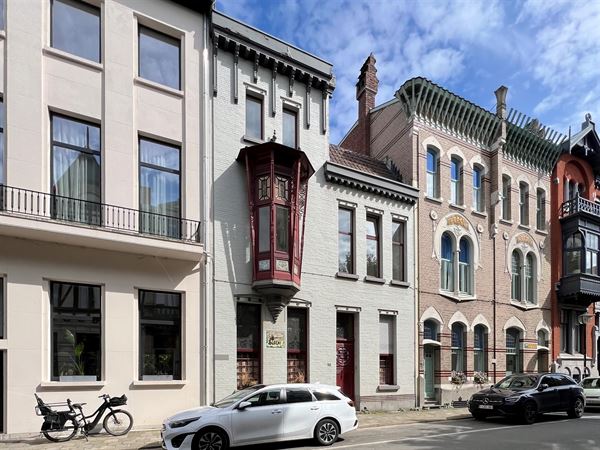 Magnifiek herenhuis (305m²) met zonnige tuin in hartje Zurenborg