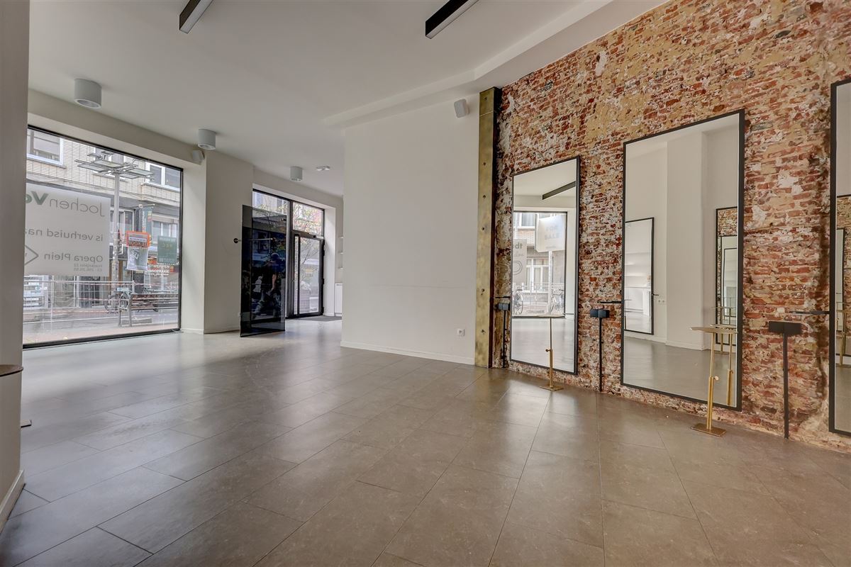 Handelspand op uitstekende ligging in de Jezusstraat te huur